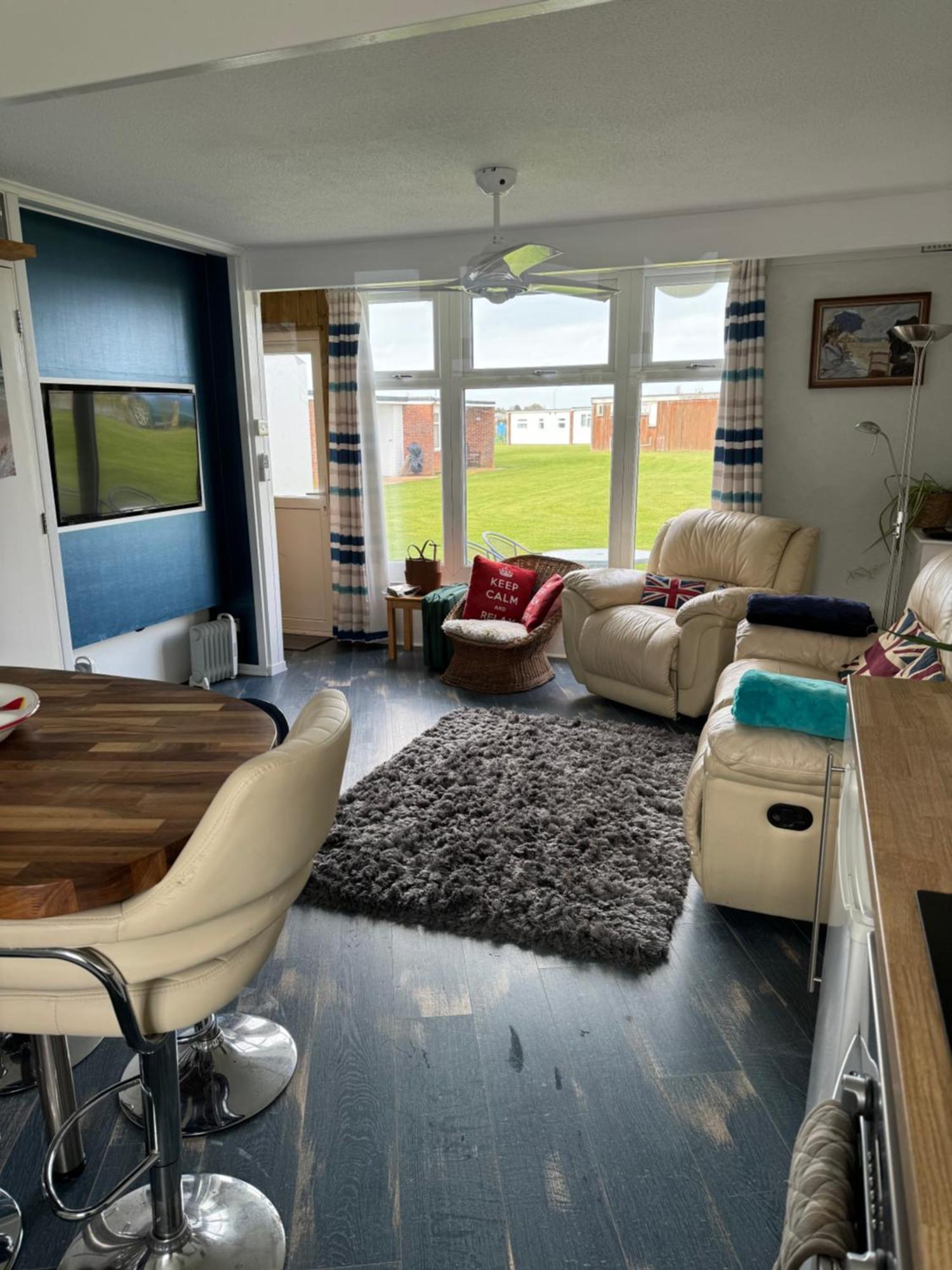 Cosy Beach Chalet Scratby Екстер'єр фото